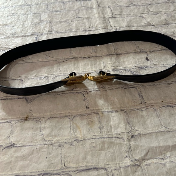 VINTAGE (1973) GOLD TONE TEXTURED DOVES BUCKLE REMOVABLE ON INK NAVY STRAP - Picture 11 of 11